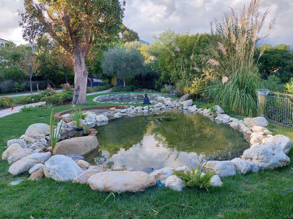 Laghetto Liguria fuori terra con pompa per cascata - Giardini d'acqua